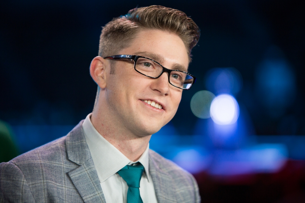 #715 Official League of Legends Caster Fashion ...
